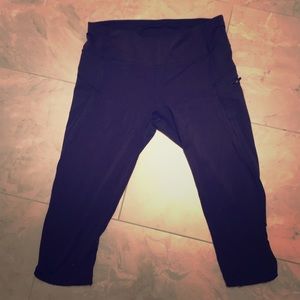 Lulu Lemon 3/4 length athletic pants Size 8!
